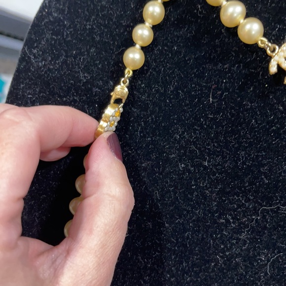 VINTAGE CHANEL PEARL STATION NECKLACE - Picture 6 of 8